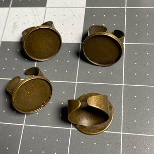Finding: Bronze Adj Ring Trays (4)